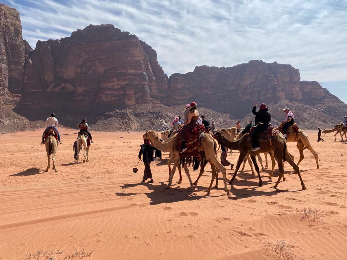 Golden Day Hotel Wadi Rum Buitenkant foto