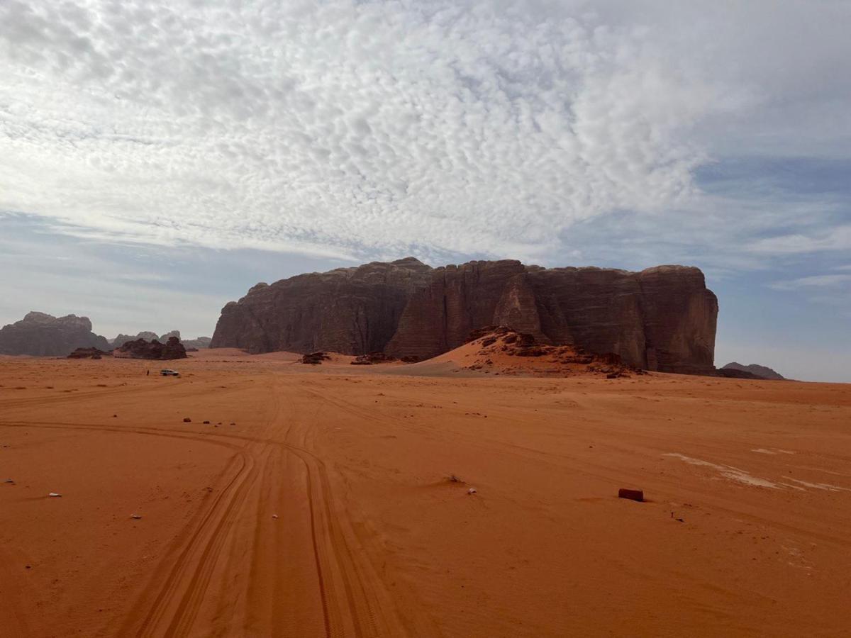Golden Day Hotel Wadi Rum Buitenkant foto