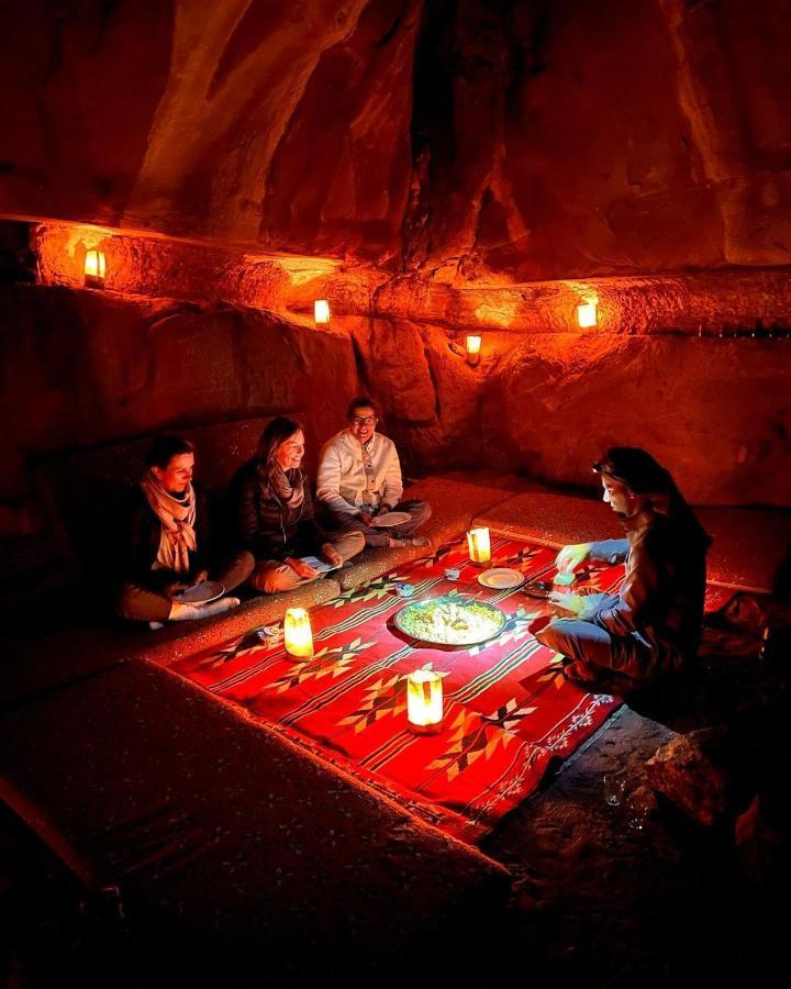 Golden Day Hotel Wadi Rum Buitenkant foto
