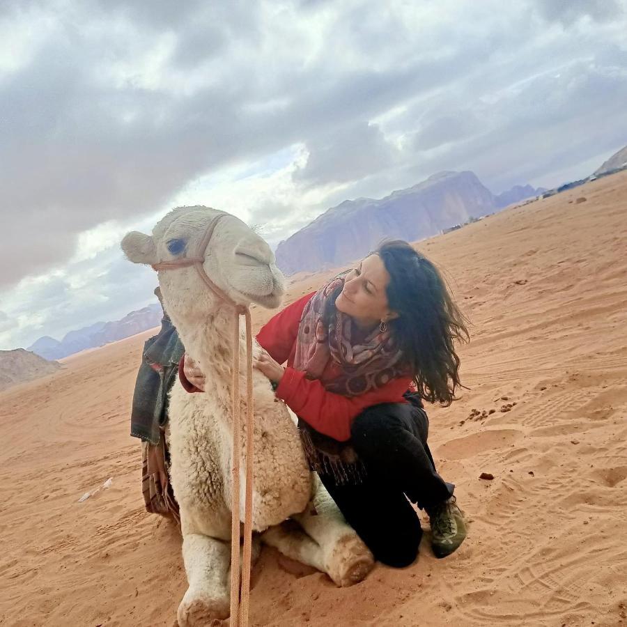 Golden Day Hotel Wadi Rum Buitenkant foto