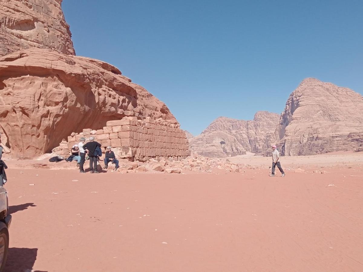 Golden Day Hotel Wadi Rum Buitenkant foto