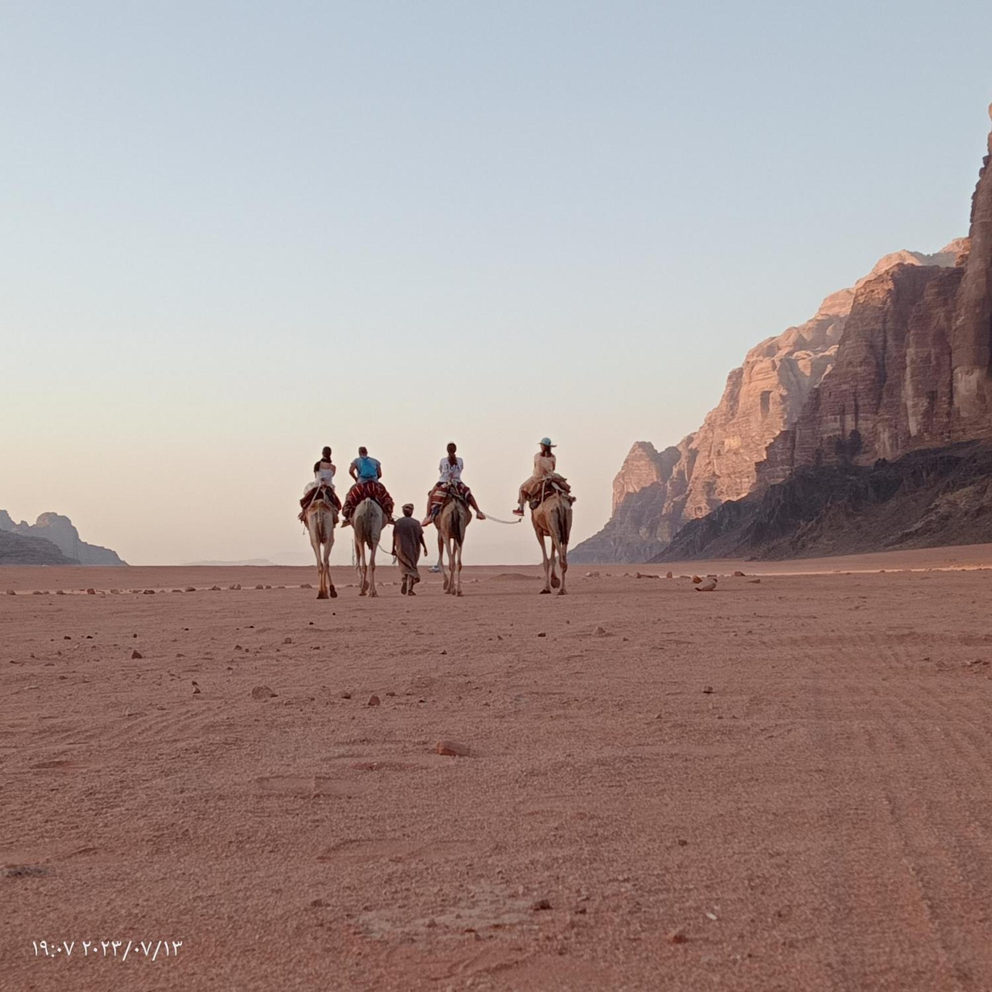 Golden Day Hotel Wadi Rum Buitenkant foto