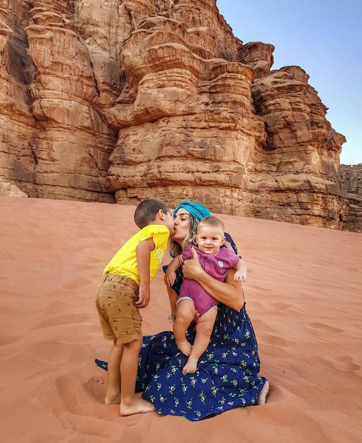 Golden Day Hotel Wadi Rum Buitenkant foto